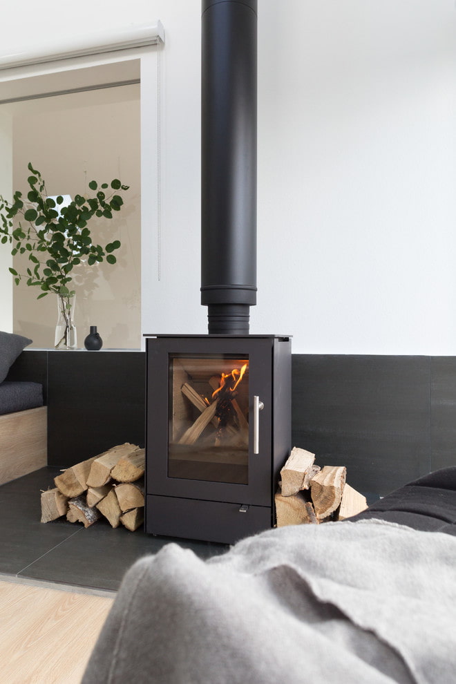 Un poêle ventru dans un style minimaliste
