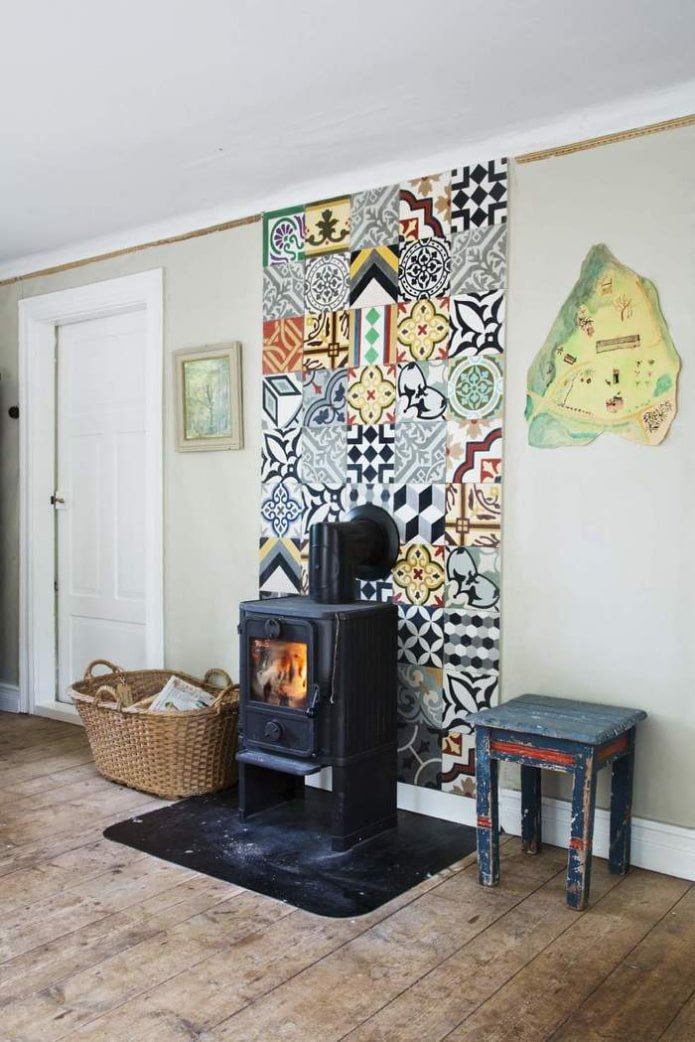 Mur avec carrelage patchwork