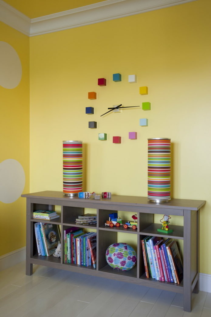 horloge dans la chambre d'enfant