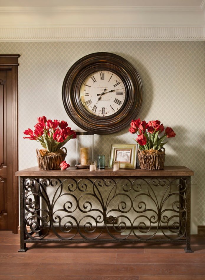 horloge antique à l'intérieur