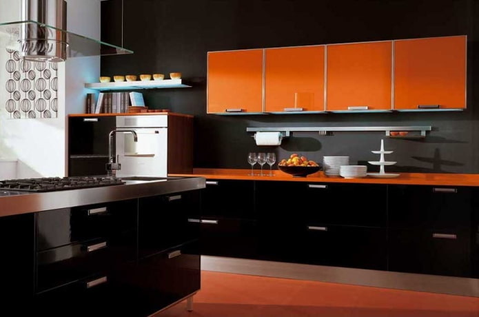 Intérieur de cuisine dans les tons noir et orange