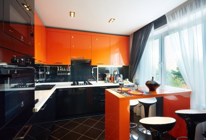 Intérieur de cuisine dans les tons noir et orange