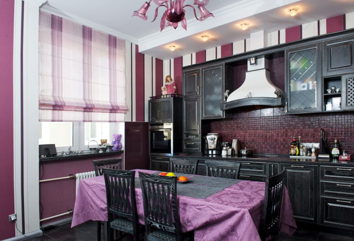 intérieur de cuisine dans les tons noirs et violets