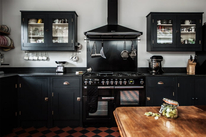 Ensemble de cuisine noir à l'intérieur