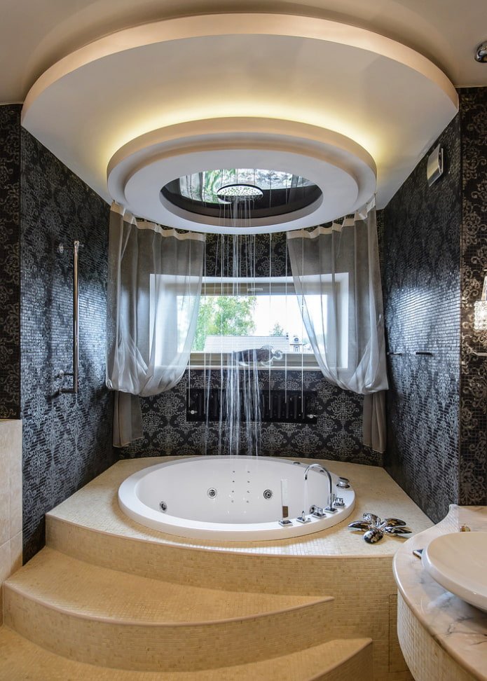 Décoration murale avec mosaïques à motifs