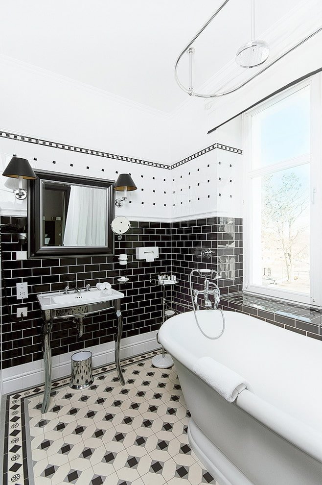 décoration de salle de bain en noir et blanc