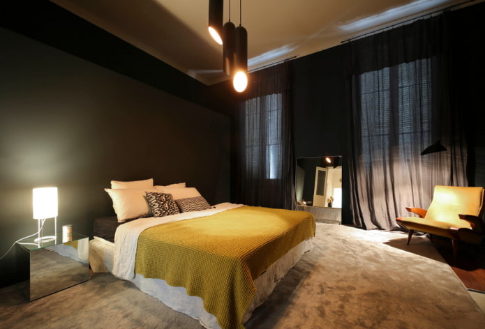 Textiles dans une chambre à coucher aux tons noirs