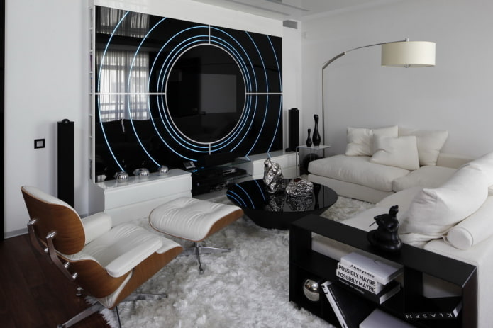 éclairage et décoration dans le salon dans les tons noir et blanc