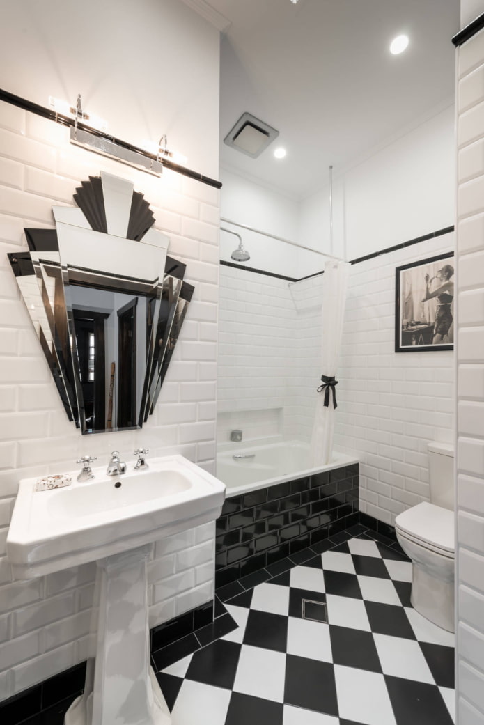 carrelage dans la salle de bain sur le sol