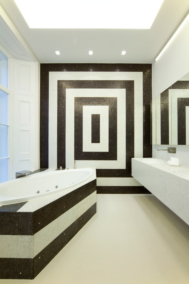 Salle de bain en noir et blanc