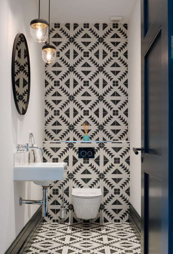 Toilettes noires et blanches