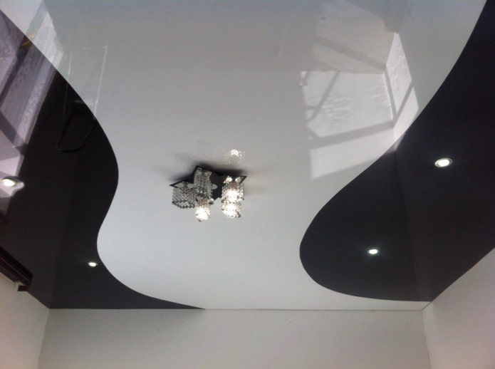 Plafond à un seul niveau de deux couleurs