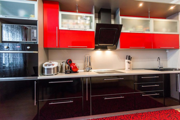 Ensemble de cuisine noir et rouge