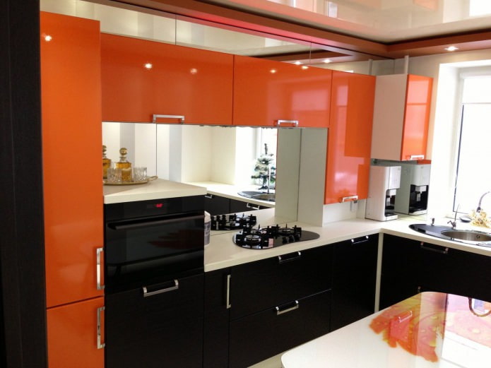 Ensemble de cuisine noir et orange