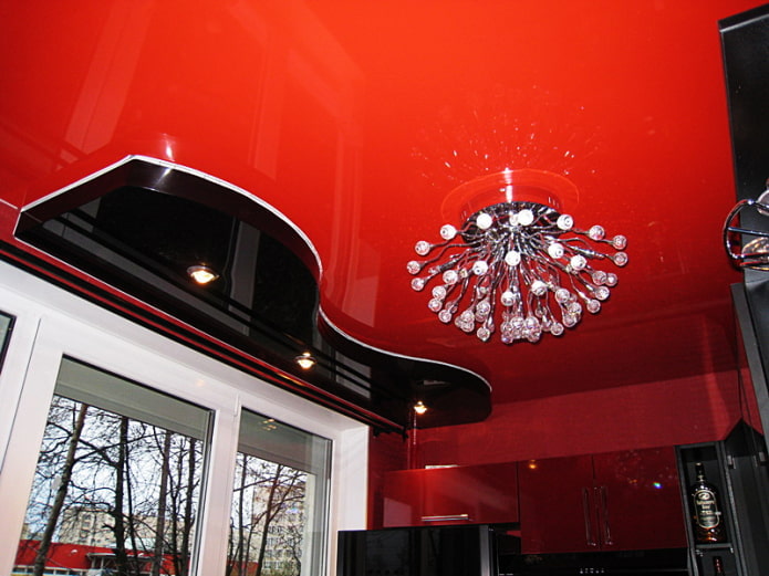 Plafond tendu rouge et noir