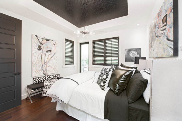 Plafond tendu noir à motifs