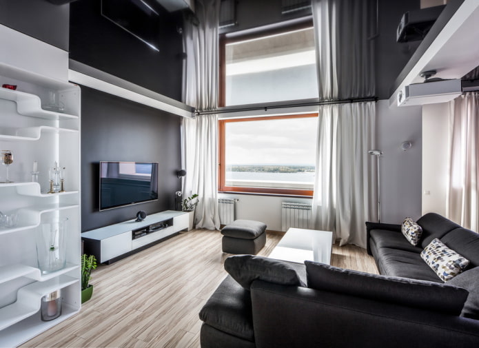 Plafond tendu noir brillant dans le salon