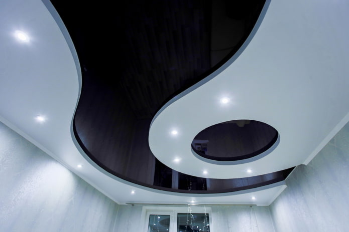 Plafond noir et blanc