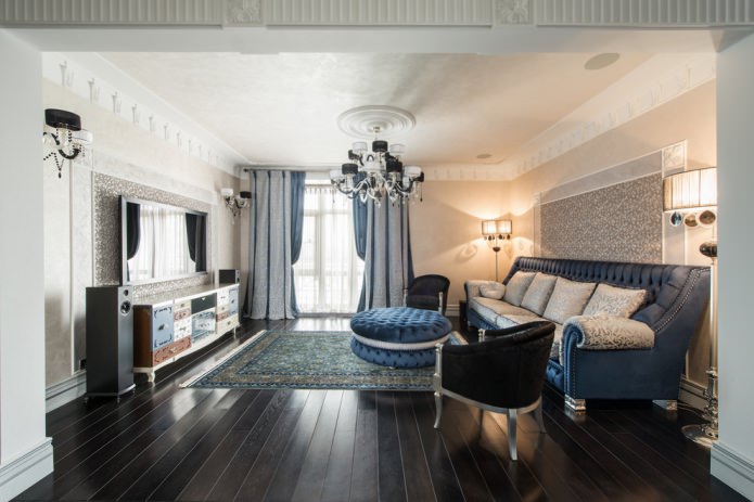 plinthe large blanche dans le salon