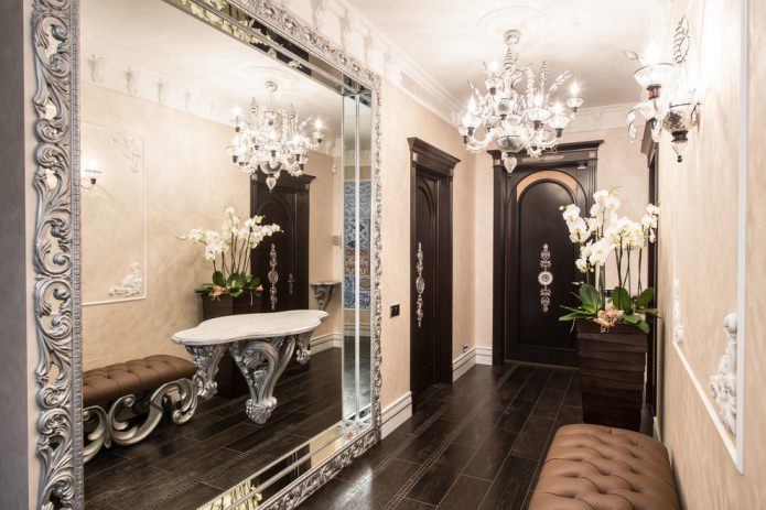 carrelage de parquet dans le couloir