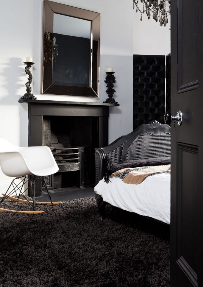 tapis foncé dans la chambre