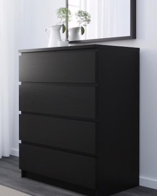 commode foncée Malm