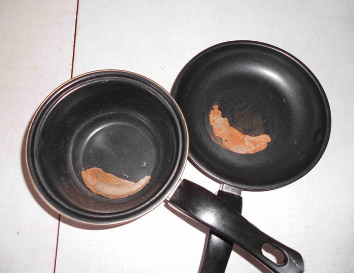 Poêle à frire après la cuisson