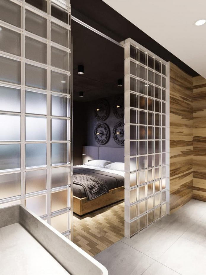 chambre séparée par des blocs de verre
