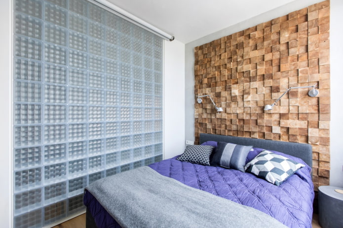 mur de blocs de verre dans la chambre