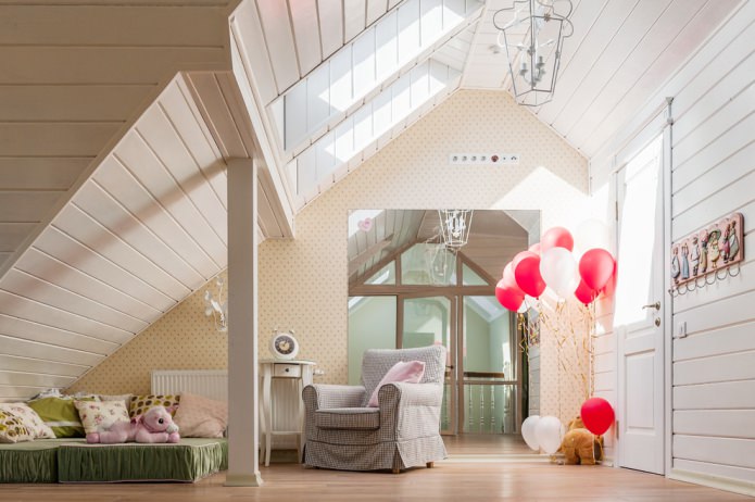 chambre d'enfant dans le grenier