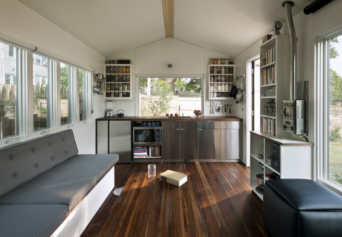 intérieur d'une petite maison de campagne