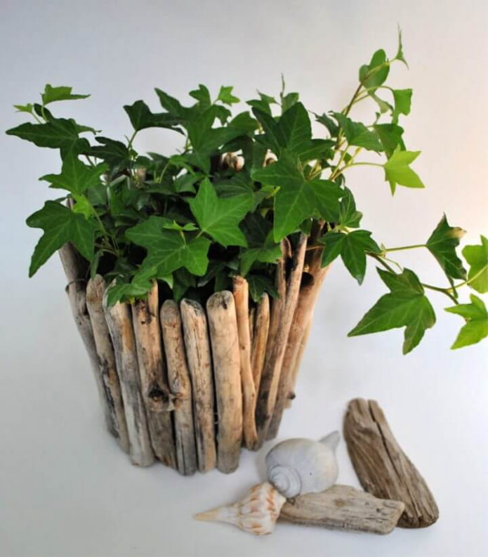 pot fait de brindilles