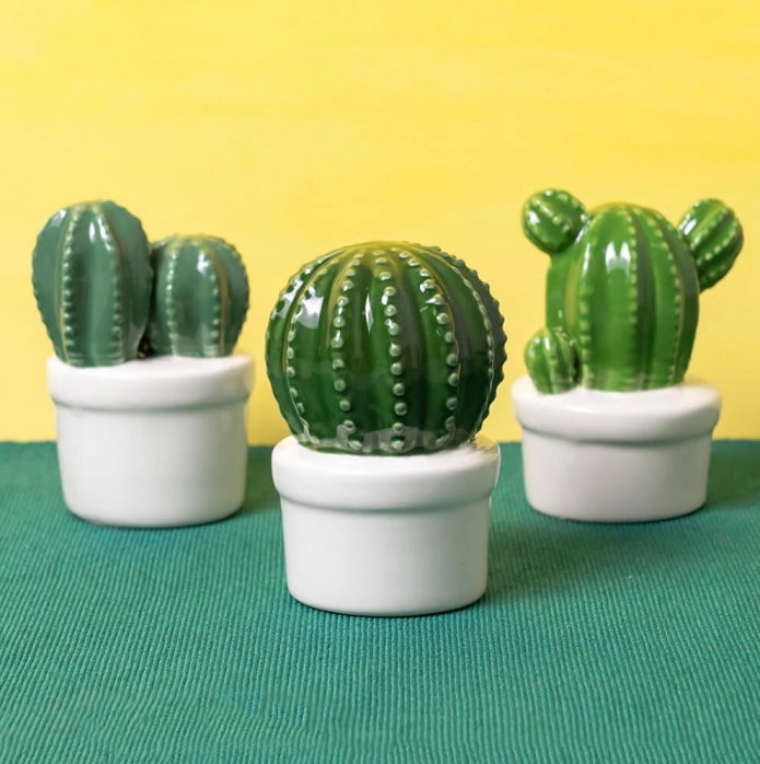 Figurines de cactus