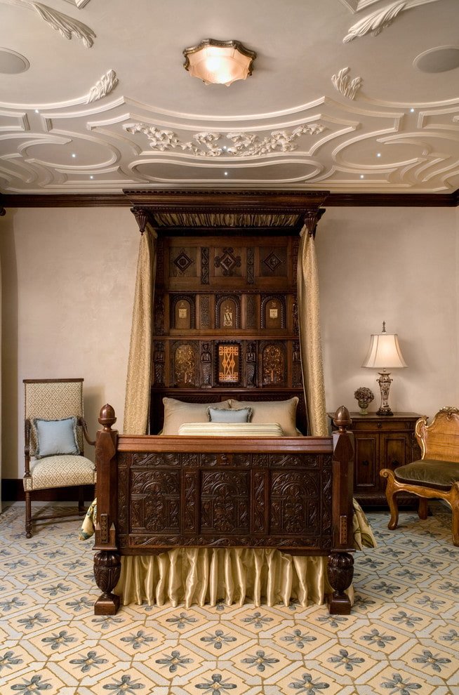 Moulures de plafond dans la chambre