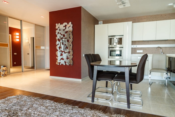 Décoration murale d'accentuation dans l'intérieur de la cuisine