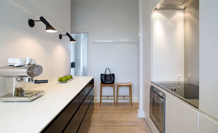 lampes sur le mur dans la cuisine