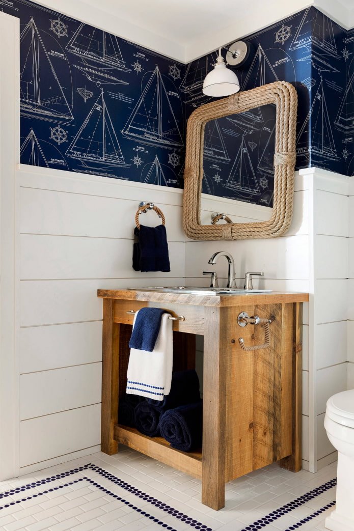 décoration de produit miroir dans la salle de bain
