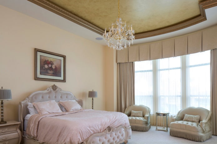 plâtre au plafond dans une chambre