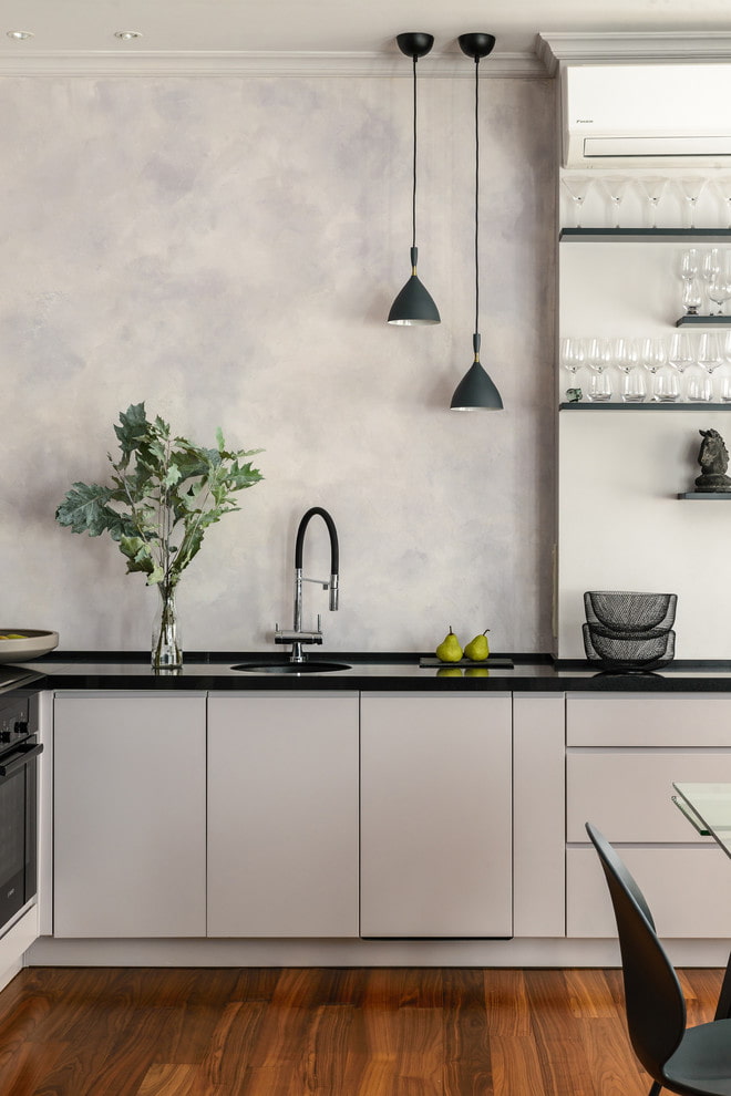 plâtre gris dans la cuisine