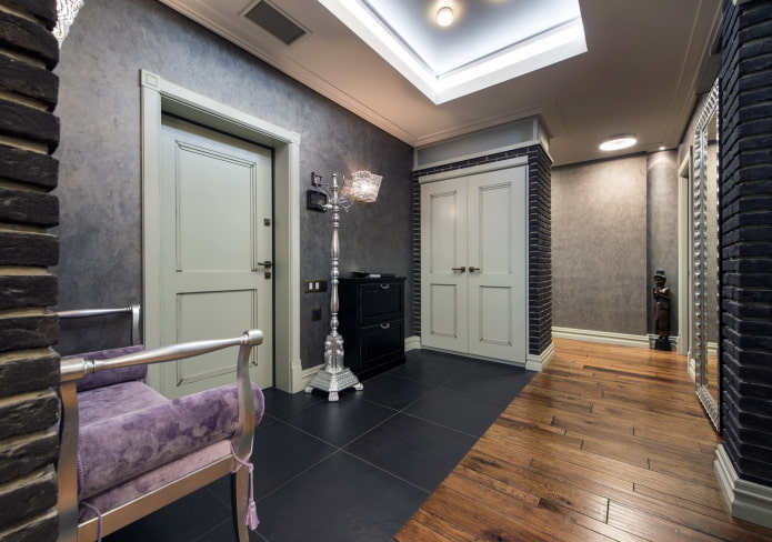 Murs combinés à l'intérieur du couloir