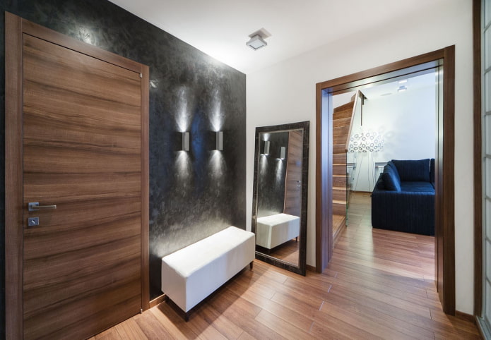 Murs combinés à l'intérieur du couloir