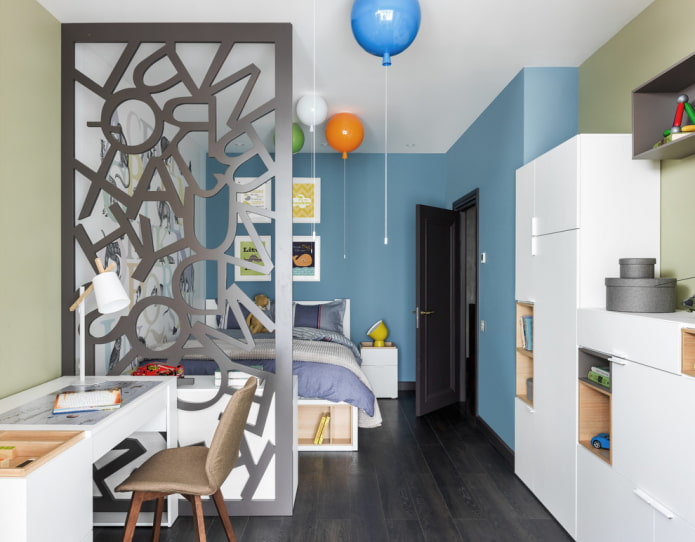cloison à l'intérieur de la chambre d'enfant