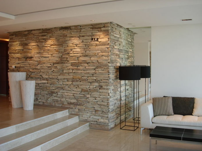 finition décorative en pierre à l'intérieur