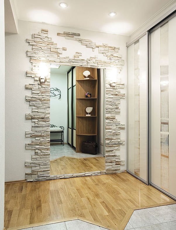 miroir avec bordure en pierre décorative