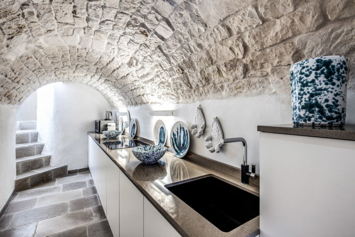 Plafond en pierre décorative à l'intérieur