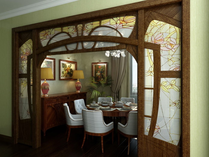 Arc de style Art Nouveau avec vitraux