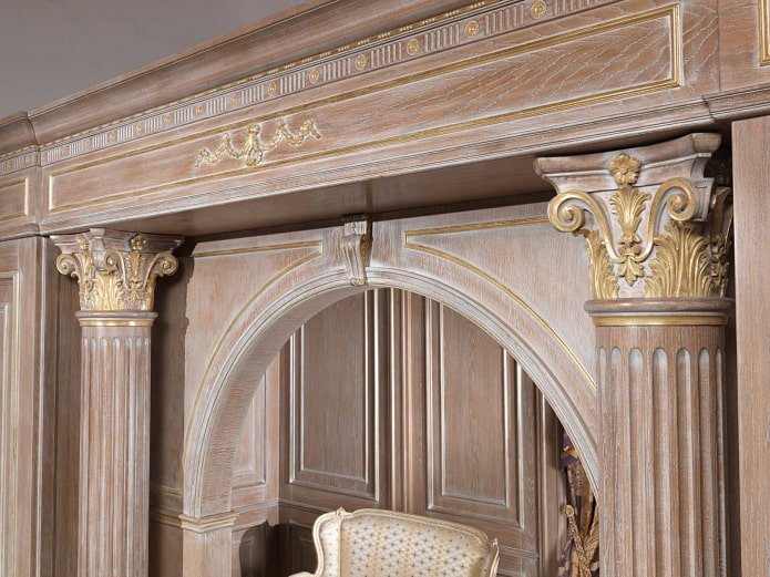 sculpture sur une arche classique