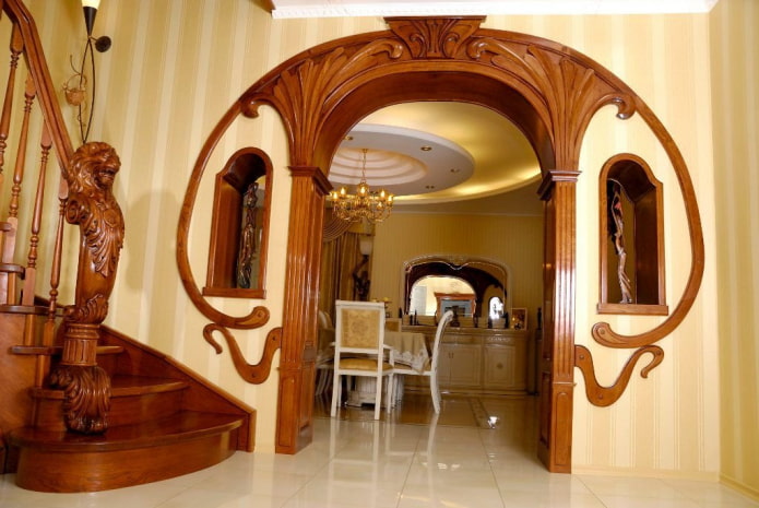 arc en bois courbé de style Art Nouveau