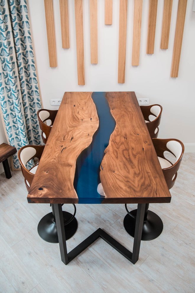 Table à manger rivière à l'intérieur