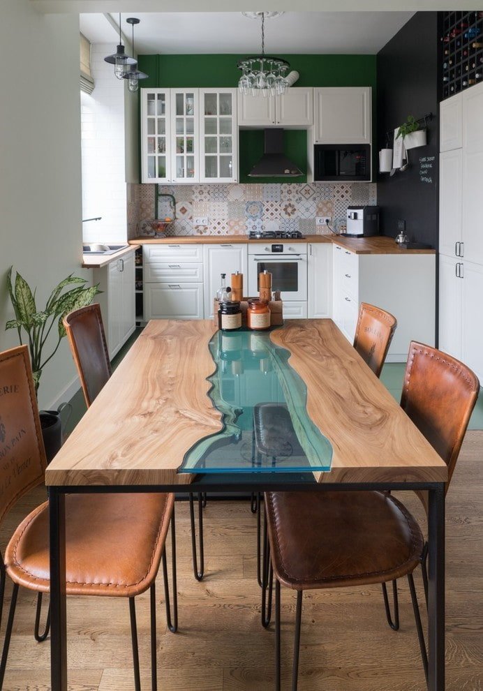 Table à manger rivière à l'intérieur
